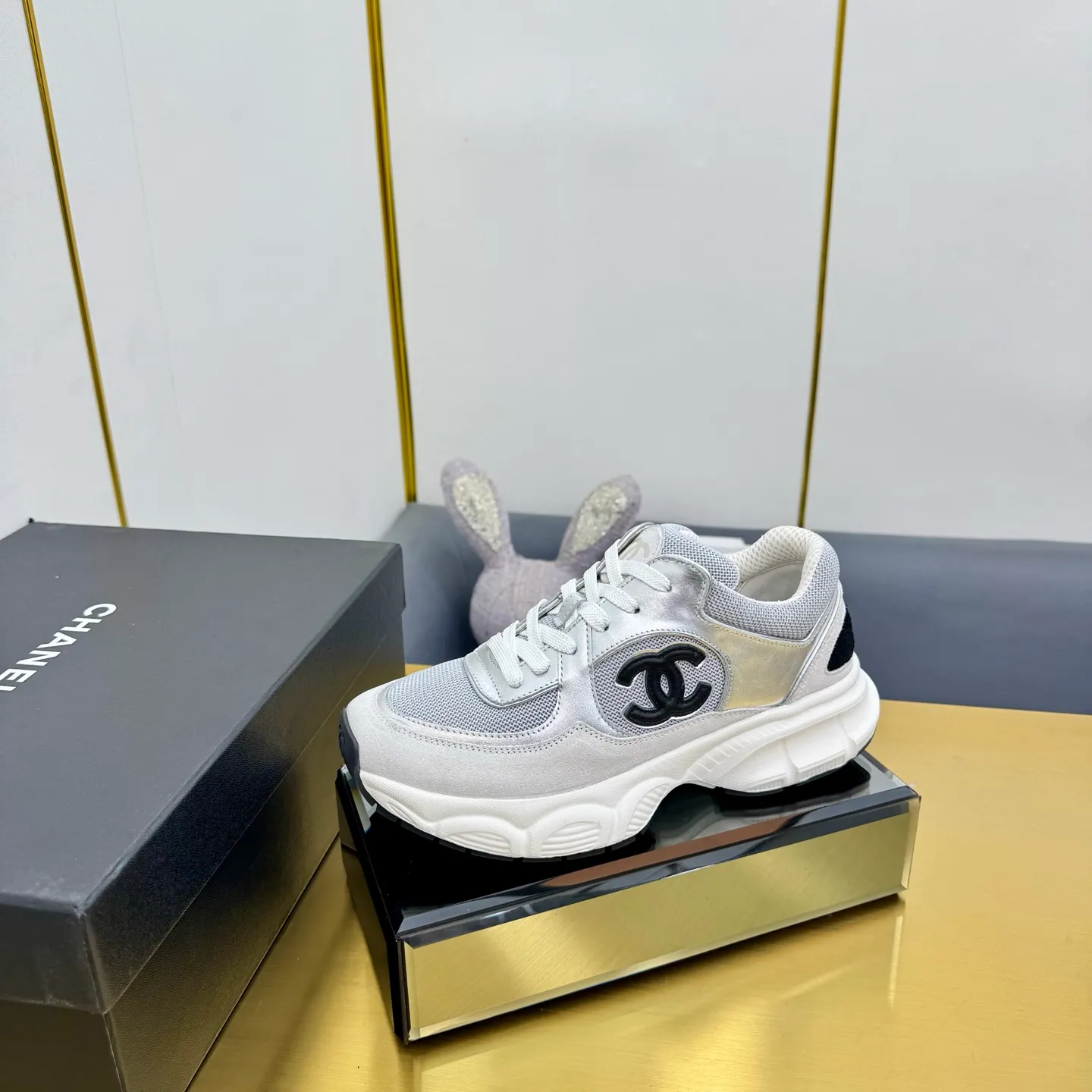 p700🐮🐮Upgraded version, upgraded version, upgraded version! No rebuttal accepted! ! ! ! Chanel Chanel dad shoes, couples' model for men and women - 2025 top casual sneakers in the counter. This classic design; the upper is electro-embroidered with various techniques; ❷The inner lining is made of: original Yangli + net ❸The outsole is based on: the original TPU combination outsole. The full set of boutique packaging for women 35–41